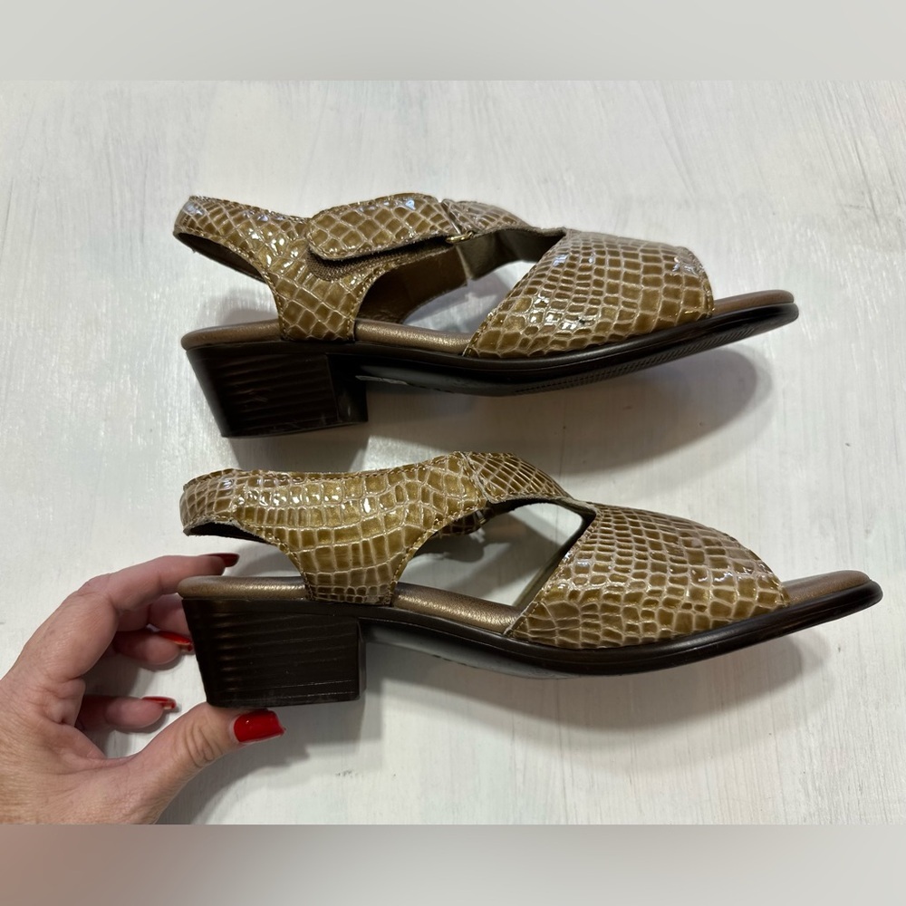 SAS Womens 7.5 M Tripad Comfort Leather Sandals Croc Embossed Made USA - Picture 5 of 13